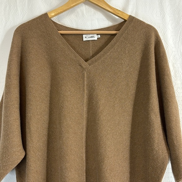 R Label The Reset V Neck Cashmere Poncho Tee - Picture 3 of 7